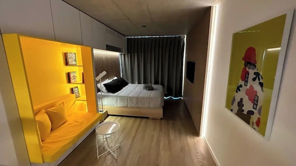 1 bedroom, desk, iron/ironing board, WiFi