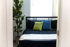 3 bedrooms, desk, iron/ironing board, WiFi