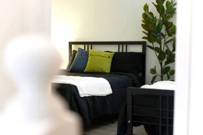 3 bedrooms, desk, WiFi