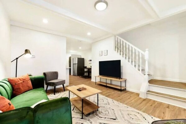 TV - 3 BedHome in Upper Lawrenceville (Pittsburgh)