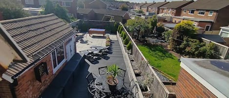 ハウス | 屋外ダイニングエリア