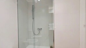Shower, hair dryer, bidet, towels - Modern and charming studio in the heart of Palermo (Buenos Aires)