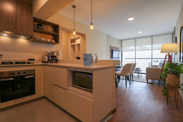 Apartment | 2 bedrooms, Internet - w Comfy 2BR w Modern Balcony Near Kennedy Park (Lima)