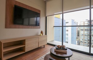 Apartment | 2 bedrooms, Internet - w Comfy 2BR w Modern Balcony Near Kennedy Park (Lima)