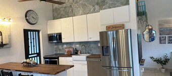 Sunny Villa Mar Chiquita, Ultimate Fun Get Away, Beach Entrance Pool & Game room