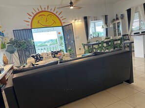 Smart TV, foosball, table tennis, books - Sunny Villa Mar Chiquita, Ultimate Fun Get Away, Beach Entrance Pool & Game room (Tierras Nuevas Poniente)