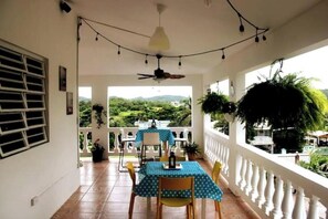 Outdoor dining - Sunny Villa Mar Chiquita, Ultimate Fun Get Away, Beach Entrance Pool & Game room (Tierras Nuevas Poniente)