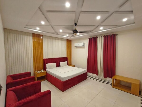 Deluxe Double Room | Soundproofing, iron/ironing board, free WiFi - Hotel De Smart Multan (Multan)