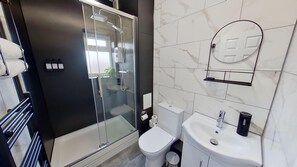 Casa | Bany | Dutxa, assecador de cabells i tovalloles