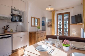 Réfrigérateur, micro-ondes, four, lave-vaisselle