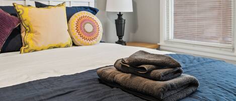 3 quartos, berço de viagem, Wi-Fi de cortesia, roupa de cama