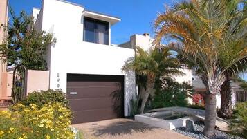 House | 3 bedrooms, desk, Internet