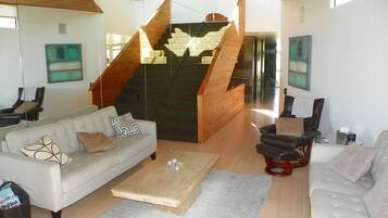 House | 3 bedrooms, desk, Internet