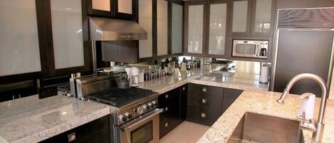 Nhà | 3 phòng ngủ, bàn, truy cập Internet tốc độ cao