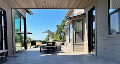 Modern Sonoma Home w Private Pool - Valley Vineyards