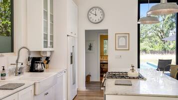 House | 3 bedrooms, desk, Internet