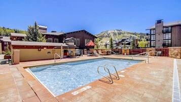 Apartment, Accessible | 4 bedrooms, desk, Internet