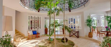 Villa | 4 slaapkamers, een bureau, internet