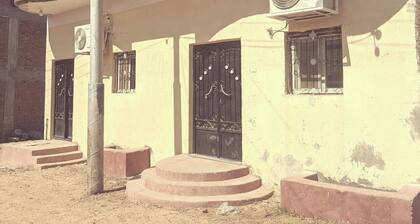 3-bedroom apartment in lovely Abu Simple with WiFi, AC
