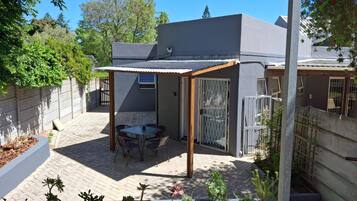 Apartment | Outdoor dining