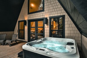 Indoor spa tub