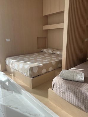 1 bedroom, WiFi, bed sheets - Charming 1-bedroom apartment with AC and WiFi in marvelous Napoli (Napoli)