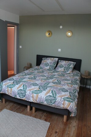 2 chambres, fer et planche à repasser, lit parapluie, Wi-Fi gratuit