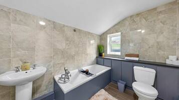 Apartment | Bathroom