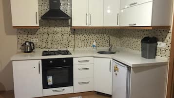 Refrigerador, horno, parrilla de estufa y lavavajillas