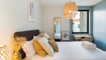 1 bedroom, desk, iron/ironing board, internet