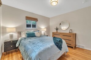 4 多间卧室、办公桌、旅行婴儿床、免费 WiFi