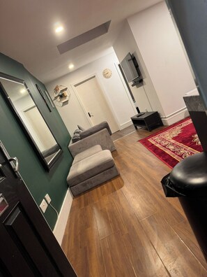 Interior - Cosy Entire House Open Kitchen 2 Bedroom for 5 (London)