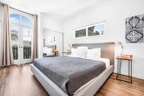 2 habitaciones, tabla de planchar con plancha y cuna de viaje 