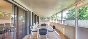 Pet-Friendly Home w/ Yard ~ 3 Mi to Zoo Miami!