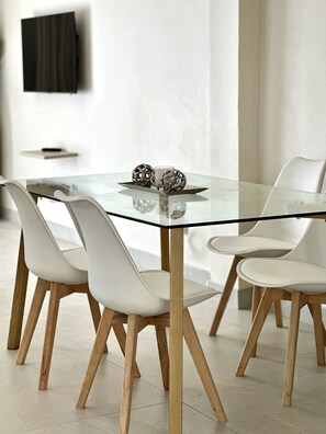 Dining - The Cozy and Comfy Home In Portglen (Harare)