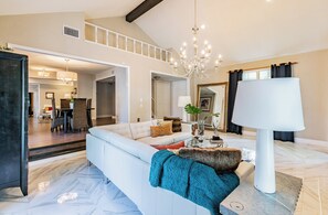 Smart-tv och eldstad