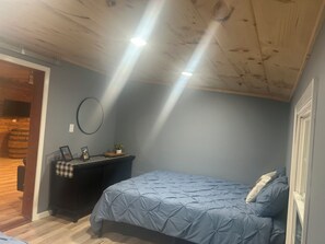 2 soverom, strykejern/-brett, wi-fi (inkludert) og sengetøy