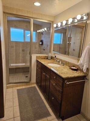 Shower, hair dryer, towels, soap - !!NEW!! Water View Oasis (Port Angeles)