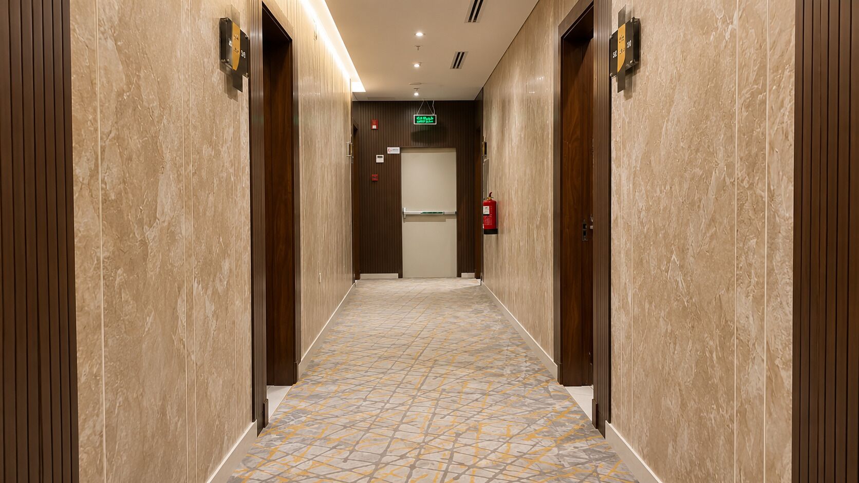 Mains courantes dans les couloirs