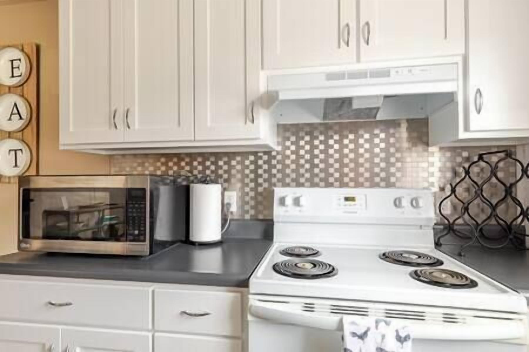 雪櫃、微波爐、焗爐、爐具