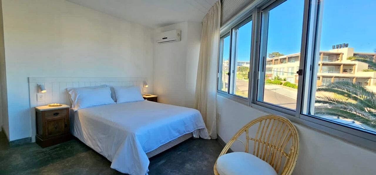 Double Room, 1 Queen Bed | Down comforters, minibar, in-room safe, WiFi (free)