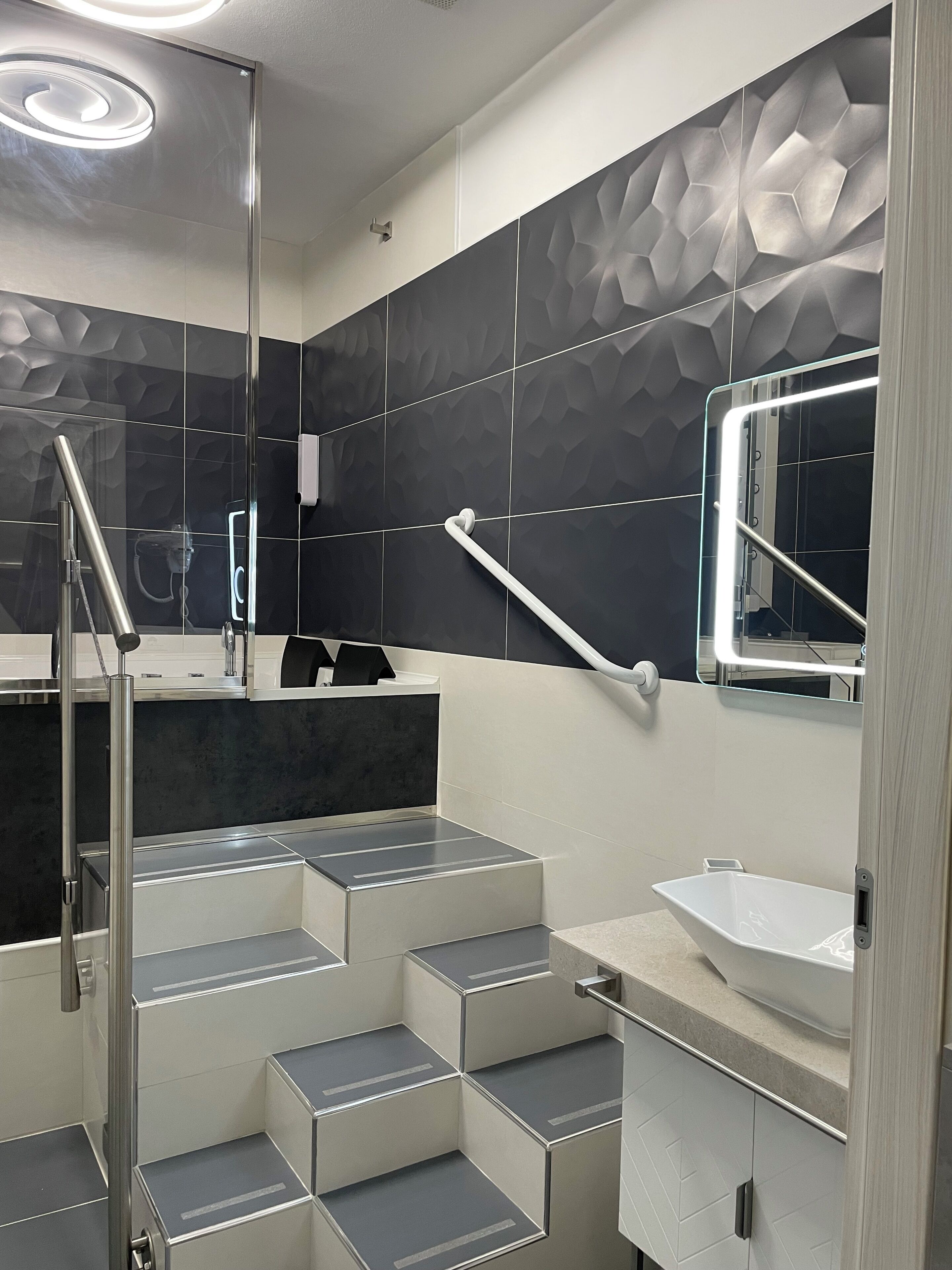 Chambre Classique avec lits jumeaux, vue jardin | Salle de bain