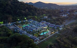 Exterior - 30° in February nestles into the Khao Tao mountains (Nong Kae, Prachuap Kiri Khan Hua Hin)
