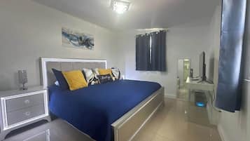 Iron/ironing board, free WiFi, bed sheets
