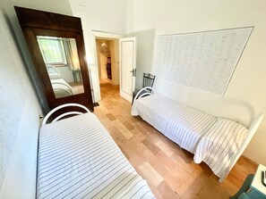 2 bedrooms, iron/ironing board, free WiFi, bed sheets