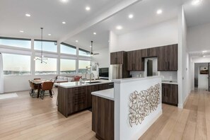 Interior - 3BR Retreat with Heated Pool, BBQ & Mountain Views (Fountain Hills)