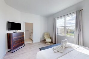 5 bedrooms, iron/ironing board, free WiFi, bed sheets