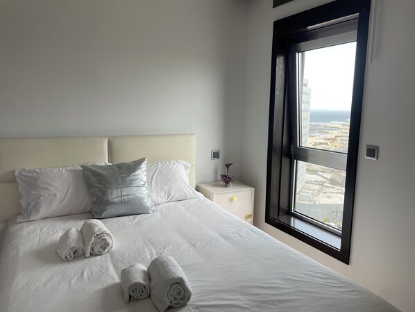 3 bedrooms, iron/ironing board, bed sheets