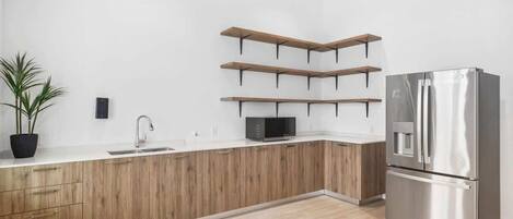 Refrigerador, microondas, horno, placa de cocina