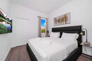 5 bedrooms, iron/ironing board, free WiFi, bed sheets